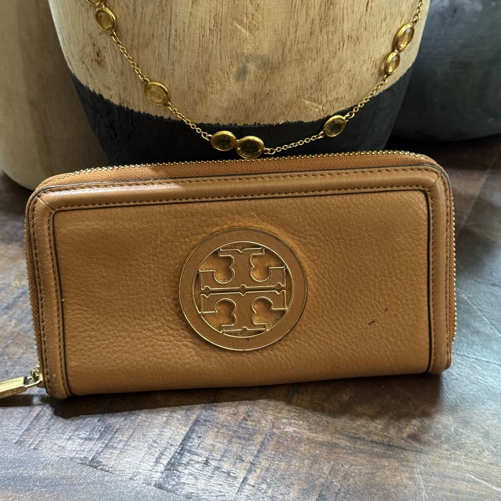 EUC Tory Burch Amanda Tan Leather Zip Continental Wallet